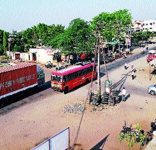 Accidents have increased in Ashtapur Chowk | अष्टापूर चौकात अपघात वाढले