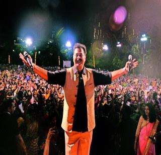 The door opened, the door opened! | दार उघड बये, दार उघड!