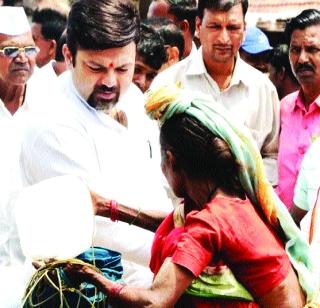 BJP's drought tour is curative! | भाजपाचे दुष्काळी दौरे उपचारात्मकच! BJP's drought tour is curative! | भाजपाचे दुष्काळी दौरे उपचारात्मकच!