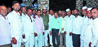 Farmers should freeze old loans and give new taxes | शेतकऱ्यांची जुनी कर्जे गोठवून नवीन कर्र्ज द्यावीत Farmers should freeze old loans and give new taxes | शेतकऱ्यांची जुनी कर्जे गोठवून नवीन कर्र्ज द्यावीत