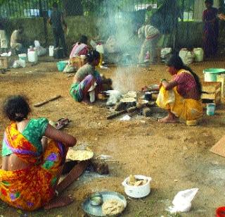 Landless laborers took the city to the city | भूमिहीन मजुरांनीही घेतली शहराकडे धाव