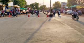 On Sunday, heavy vehicles turned out to be in the middle | रविवारी जड वाहने सेमाना मार्गे केली वळती On Sunday, heavy vehicles turned out to be in the middle | रविवारी जड वाहने सेमाना मार्गे केली वळती