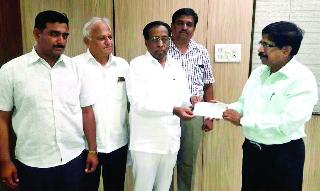 The cost of the mother's expense to the drought-hit | आईच्या श्राध्दाचा खर्च दुष्काळग्रस्तांना