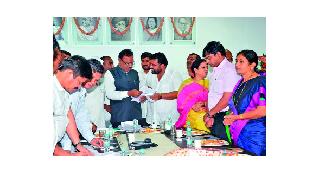 Request to Nashik Shikshan Mandal to Bavankule | नाशिक शिक्षण मंडळाचे बावनकुळे यांना निवेदन Request to Nashik Shikshan Mandal to Bavankule | नाशिक शिक्षण मंडळाचे बावनकुळे यांना निवेदन