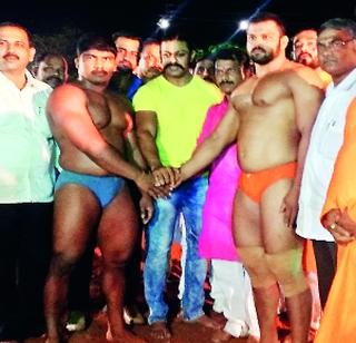 Book released by Mohol | मोहोळने पटकाविला किताब Book released by Mohol | मोहोळने पटकाविला किताब