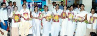 Honor of Nurse in District Hospital | जिल्हा रूग्णालयात परिचारिकांचा गौरव