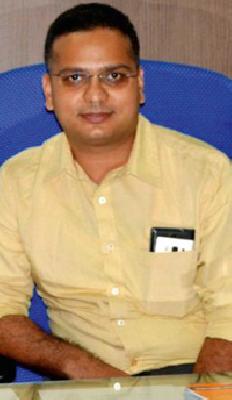 Asutosh Salil, as Collector | जिल्हाधिकारी म्हणून आशुतोष सलील रुजू