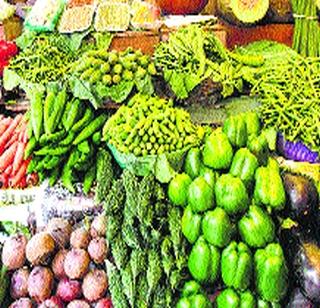 Selling of leafy vegetables is fast | पालेभाज्यांचे बाजारभाव तेजीत Selling of leafy vegetables is fast | पालेभाज्यांचे बाजारभाव तेजीत