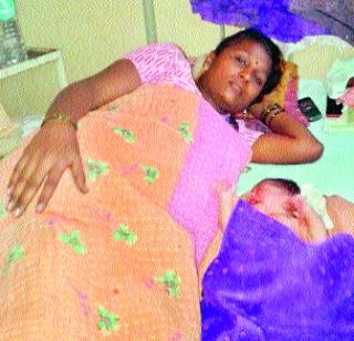 PMP's maternity leave | ‘पीएमपी’मध्येच प्रसूती PMP's maternity leave | ‘पीएमपी’मध्येच प्रसूती