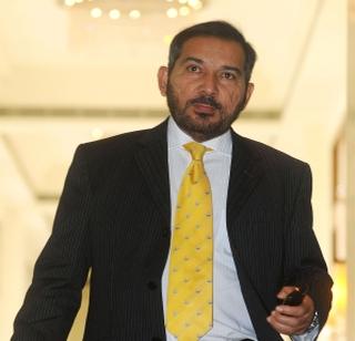 JSW Steel VP, the son of Dhobya, and Cricketer Arun Lal are the key contributors | धोब्याचा मुलगा झाला जेएसडब्ल्यू स्टीलचा VP, क्रिकेटपटू अरूण लालचा मोलाचा वाटा JSW Steel VP, the son of Dhobya, and Cricketer Arun Lal are the key contributors | धोब्याचा मुलगा झाला जेएसडब्ल्यू स्टीलचा VP, क्रिकेटपटू अरूण लालचा मोलाचा वाटा