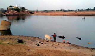 Converted to the lake by the river Wainganga | वैनगंगा नदीचे झाले तलावात रुपांतर