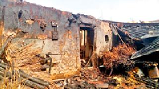 And their strange storytelling! | अन् आसमंतात विरल्या त्यांच्या किंकाळ्या !