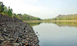 725 projects to be executed | लपाचे ७२५ प्रकल्प नादुरूस्त