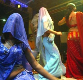 Printed on the dance bar, 75 arrested | छुप्या डान्सबारवर छापा, ७५ अटकेत Printed on the dance bar, 75 arrested | छुप्या डान्सबारवर छापा, ७५ अटकेत