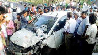 Grandfather and granddaughter collapsed due to fierce car | भरधाव कारने आजी, नातवाला चिरडले