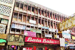 Due to the inconvenience of municipal corporation package | पालिकेचे व्यापारी संकुल असुविधांच्या गर्तेत