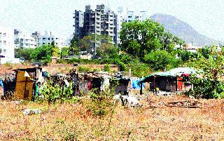 Unauthorized slums on the land of the Municipal Corporation | पालिकेच्या भूखंडावरच अनधिकृत झोपडपट्टी