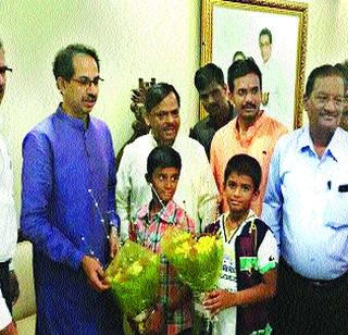 Swimmers of the city boast of pride | शहरातील जलतरणपटूंचा गौरव