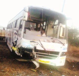 Accident when returning from Divine direction; Woman killed with father-in-law | देवदर्शनाहून परतताना अपघात; बाप-लेकीसह महिला ठार Accident when returning from Divine direction; Woman killed with father-in-law | देवदर्शनाहून परतताना अपघात; बाप-लेकीसह महिला ठार