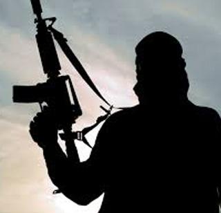 In Srinagar, two terror attacks, three policemen killed in an hour | श्रीनगरमध्ये तासाभरामध्ये दोन दहशतवादी हल्ले, तीन पोलिस ठार In Srinagar, two terror attacks, three policemen killed in an hour | श्रीनगरमध्ये तासाभरामध्ये दोन दहशतवादी हल्ले, तीन पोलिस ठार