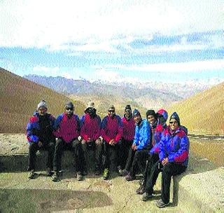 Everestee Suhail Sharma reached base camp! | एव्हरेस्टवीर सुहेल शर्मा पोहोचले ‘बेस कॅम्प’वर! Everestee Suhail Sharma reached base camp! | एव्हरेस्टवीर सुहेल शर्मा पोहोचले ‘बेस कॅम्प’वर!