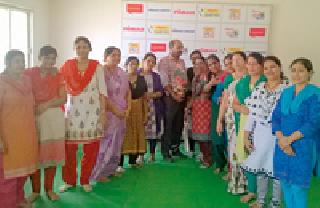 Shakespeare acting lessons | सखींनी गिरविले अभिनयाचे धडे Shakespeare acting lessons | सखींनी गिरविले अभिनयाचे धडे