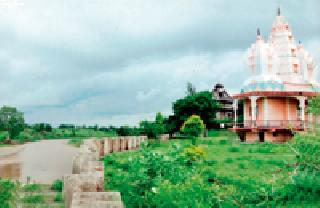 Every year, the siege of the river falls on the Shivamandir of Yelaki | दरवर्षी येलकीच्या शिवमंदिराला पडतो पुराचा वेढा Every year, the siege of the river falls on the Shivamandir of Yelaki | दरवर्षी येलकीच्या शिवमंदिराला पडतो पुराचा वेढा