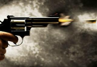 Delhi: The fishermen fired on a hotel owner as they demanded a bill | दिल्ली : बिल मागितले म्हणून अज्ञातांनी केला हॉटेल मालकावर गोळीबार Delhi: The fishermen fired on a hotel owner as they demanded a bill | दिल्ली : बिल मागितले म्हणून अज्ञातांनी केला हॉटेल मालकावर गोळीबार