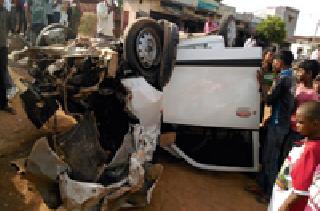 Vehicle Reversal: | वाहन उलटले : Vehicle Reversal: | वाहन उलटले :