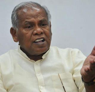 The Bihar Chief Minister attacked the convoy, burnt the car | बिहारच्या माजी मुख्यमंत्र्यांच्या ताफ्यावर हल्ला, गाडी जाळली The Bihar Chief Minister attacked the convoy, burnt the car | बिहारच्या माजी मुख्यमंत्र्यांच्या ताफ्यावर हल्ला, गाडी जाळली