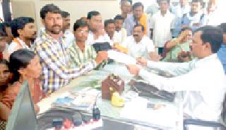 Take action on the Rice distribution center at Pikema | पाईकमारी येथील शिधा वाटप केंद्रचालकावर कार्यवाही करा