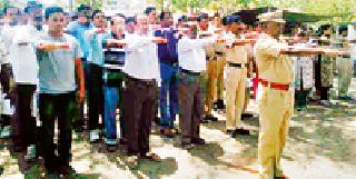 Police personnel took pledge | पोलीस कर्मचाऱ्यांनी घेतली प्रतिज्ञा Police personnel took pledge | पोलीस कर्मचाऱ्यांनी घेतली प्रतिज्ञा