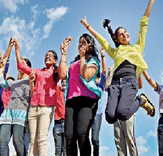 Shower of tertiary girls | दहावीतही गर्ल्स शायनिंग