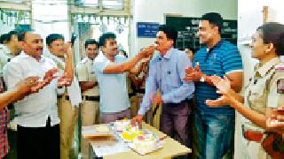 Carnival in the police station | पोलीस ठाण्यात आनंदोत्सव