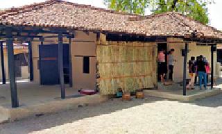 The practice of Shantul's songs is still retained in ashram | शिंदुल्यांच्या झांज्यांची प्रथा आश्रमात आजही कायम The practice of Shantul's songs is still retained in ashram | शिंदुल्यांच्या झांज्यांची प्रथा आश्रमात आजही कायम