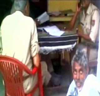 Police booty polished by the complainant | तक्रार करणा-यालाच पोलिसांनी करायला लावलं बूट पॉलिश Police booty polished by the complainant | तक्रार करणा-यालाच पोलिसांनी करायला लावलं बूट पॉलिश