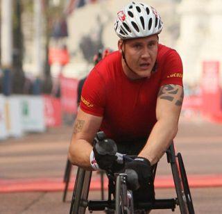 David Veeran created history in a wheelchair race | व्हीलचेअर रेसमध्ये डेव्हिड वीरनं रचला इतिहास David Veeran created history in a wheelchair race | व्हीलचेअर रेसमध्ये डेव्हिड वीरनं रचला इतिहास