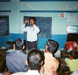 Nervous teachers unemployed due to acclimatization | संचमान्यतेमुळे रात्रशाळांतील शिक्षक बेरोजगार