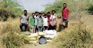 Bandhana was built in Dahani | डेहणी येथे श्रमदानातून साकारला बंधारा