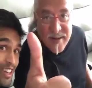 Vijay Mallya gave RCB good wishes during the final match! | अंतिम सामन्यादरम्यान विजय माल्ल्याने आरसीबीला दिल्या होत्या शुभेच्छा ! Vijay Mallya gave RCB good wishes during the final match! | अंतिम सामन्यादरम्यान विजय माल्ल्याने आरसीबीला दिल्या होत्या शुभेच्छा !