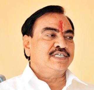 Eknath Khadse's resignation pressure | एकनाथ खडसे यांच्या राजीनाम्यासाठी दबाव Eknath Khadse's resignation pressure | एकनाथ खडसे यांच्या राजीनाम्यासाठी दबाव