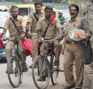 Gangajal will deliver the postman Kaka house | पोस्टमन काका घरोघरी पोहोचवणार गंगाजल Gangajal will deliver the postman Kaka house | पोस्टमन काका घरोघरी पोहोचवणार गंगाजल