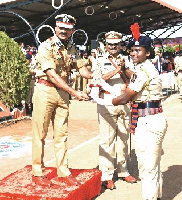 Female police should also study cyber crimes | महिला पोलिसांनी सायबर गुन्ह्यांचाही अभ्यास करावा Female police should also study cyber crimes | महिला पोलिसांनी सायबर गुन्ह्यांचाही अभ्यास करावा