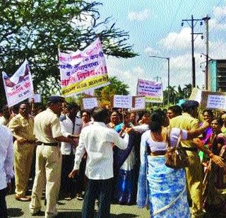 Stalked Front on Lakshmi Organics | लक्ष्मी आॅर्गॅनिक्सवर धडक मोर्चा