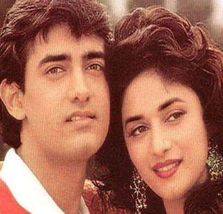 Madhuri Dixit took a hockey stick and followed Aamir's chase | माधुरी दिक्षितने हॉकी स्टीक घेऊन केला आमीरचा पाठलाग Madhuri Dixit took a hockey stick and followed Aamir's chase | माधुरी दिक्षितने हॉकी स्टीक घेऊन केला आमीरचा पाठलाग