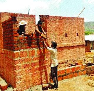 Earth Foundation will give houses to the disadvantages | अर्थ फाउंडेशन देणार दरडग्रस्तांना घरे Earth Foundation will give houses to the disadvantages | अर्थ फाउंडेशन देणार दरडग्रस्तांना घरे