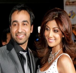 Shilpa Shetty - Due to Raj Kundra's relationship? | शिल्पा शेट्टी - राज कुंद्राच्या नात्यात दुरावा? Shilpa Shetty - Due to Raj Kundra's relationship? | शिल्पा शेट्टी - राज कुंद्राच्या नात्यात दुरावा?