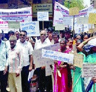Front of tribal people on the office of the provincial office | प्रांताधिकारी कार्यालयावर आदिवासी बांधवांचा मोर्चा Front of tribal people on the office of the provincial office | प्रांताधिकारी कार्यालयावर आदिवासी बांधवांचा मोर्चा