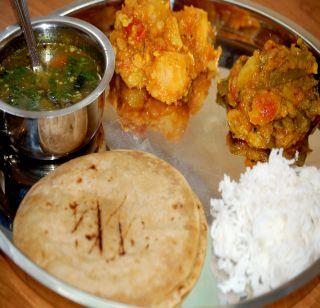 1 rupee meal for farmers in Solapur | सोलापूरात शेतकऱ्यांसाठी 1 रूपयात जेवण 1 rupee meal for farmers in Solapur | सोलापूरात शेतकऱ्यांसाठी 1 रूपयात जेवण