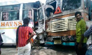 A heavy vehicle hit the bus | जड वाहनाची बसला धडक A heavy vehicle hit the bus | जड वाहनाची बसला धडक